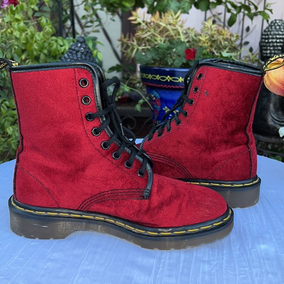 🏴 Dr. Martens MIE Vintage Red Velvet Boots UK 5 - Picture 12 of 17